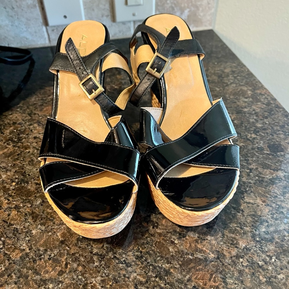 Aldo New black jute side trim wedges . Size 8.